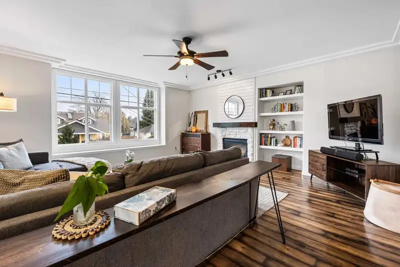 B 45658 LEWIS AVENUE - photo 2 of 39
