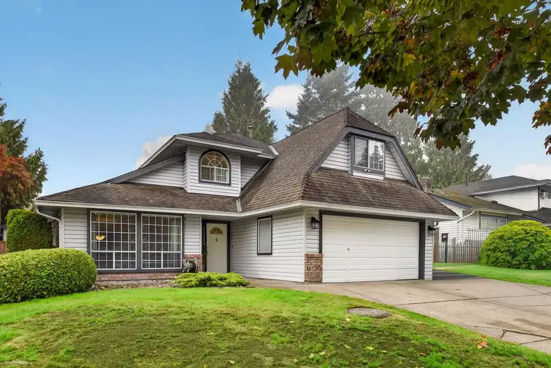 13370 61 AVENUE - photo 1 of 39