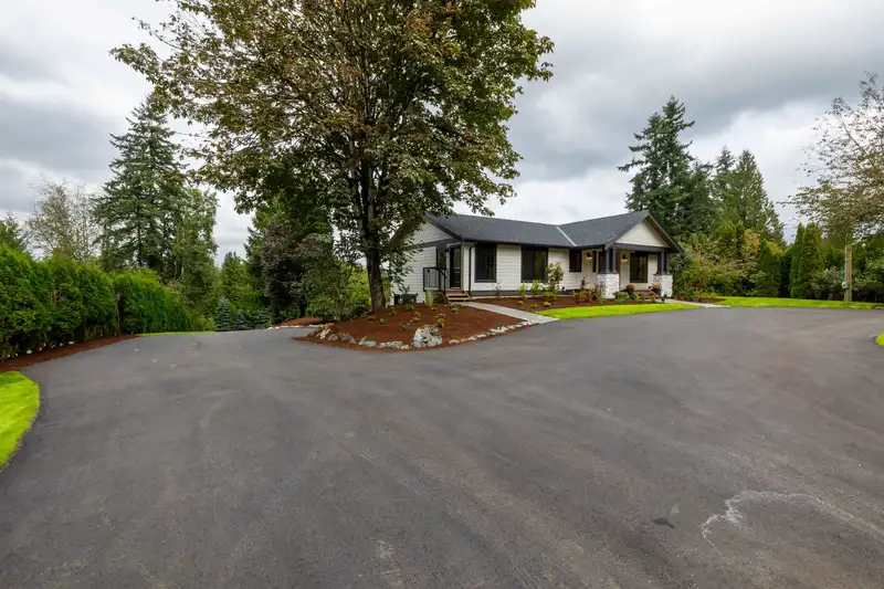 24211 60 AVENUE - photo 4 of 40