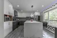 2802 UPLAND CRESCENT - thumbnail 3