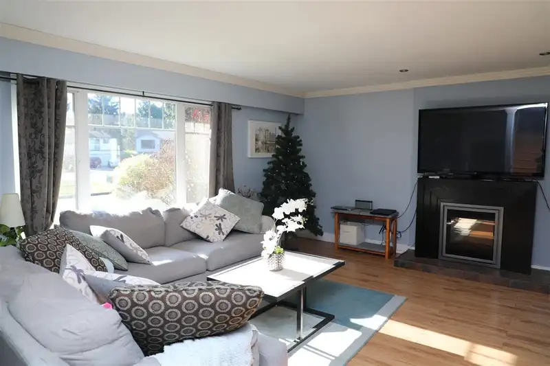 1857 WARWICK AVENUE - photo 3 of 26