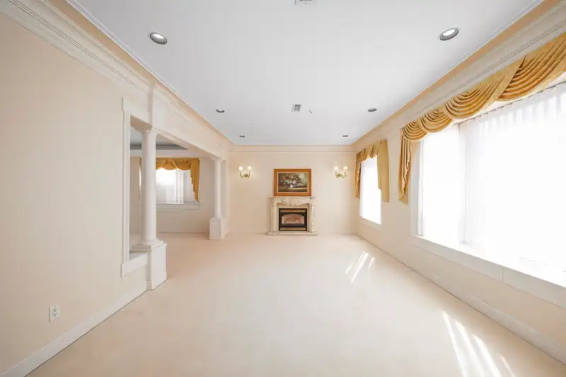 2039 W 62 AVENUE - photo 3 of 30