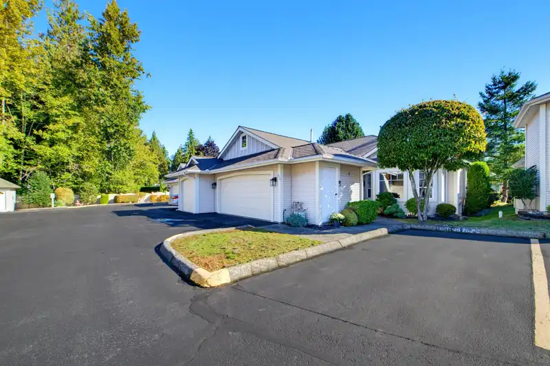 215 20655 88 AVENUE - photo 1 of 40