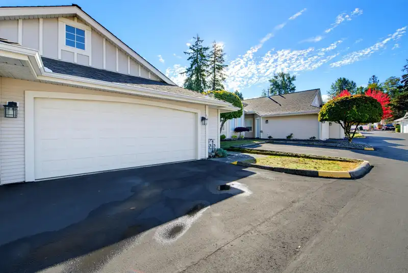 215 20655 88 AVENUE - photo 4 of 40