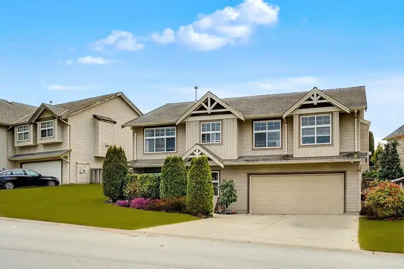 35186 LABURNUM AVENUE - photo 1 of 27