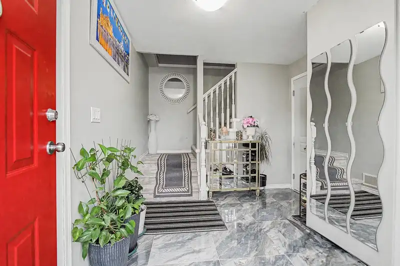 35186 LABURNUM AVENUE - photo 3 of 27