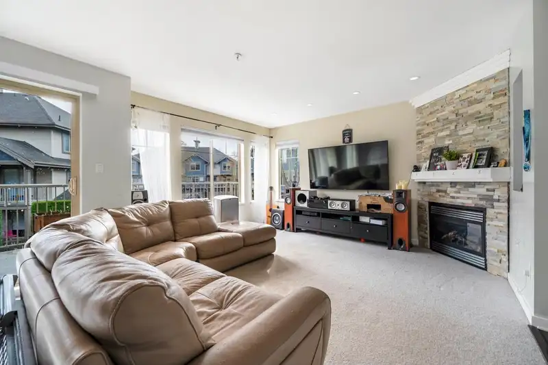 6 20761 DUNCAN WAY - photo 2 of 29