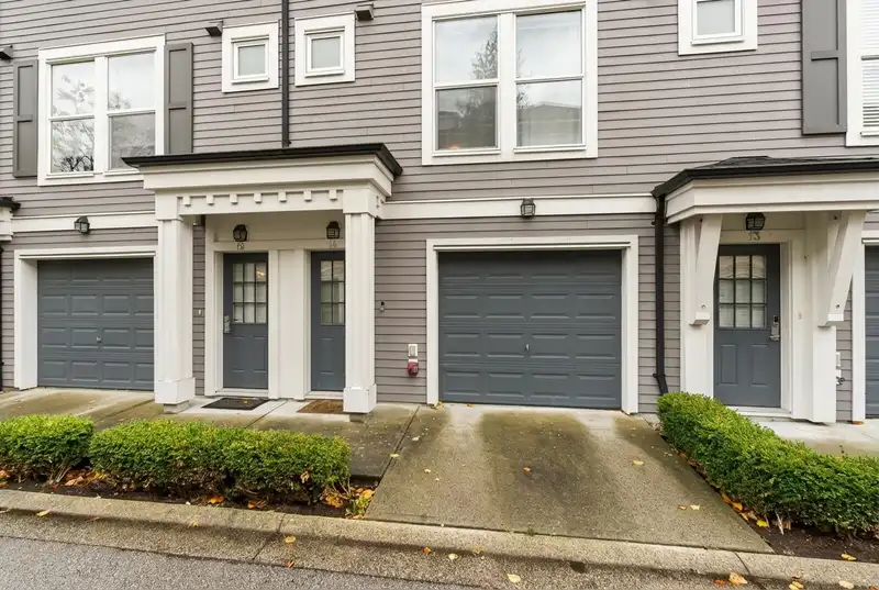 14 10415 DELSOM CRESCENT - photo 1 of 40
