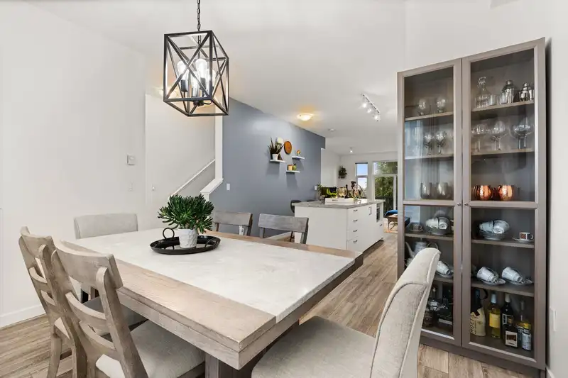 14 10415 DELSOM CRESCENT - photo 4 of 40