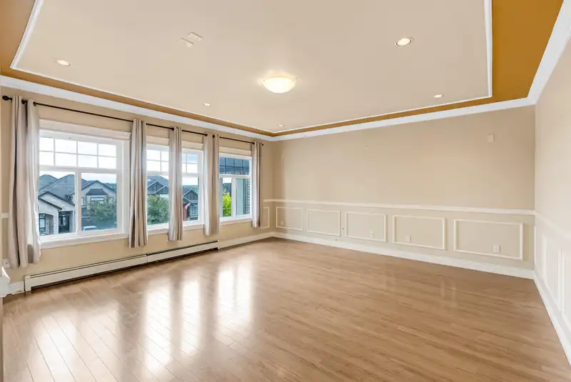 7161 151 STREET - photo 3 of 31