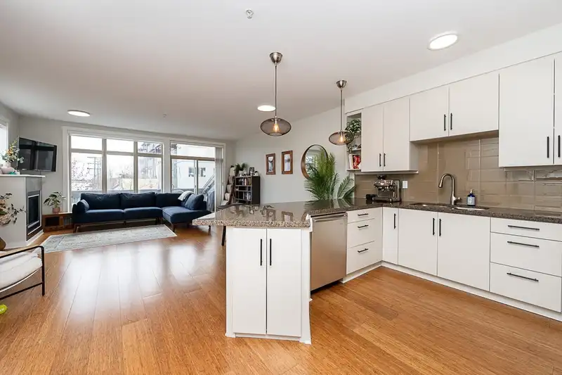 220 6111 LONDON ROAD - photo 1 of 33