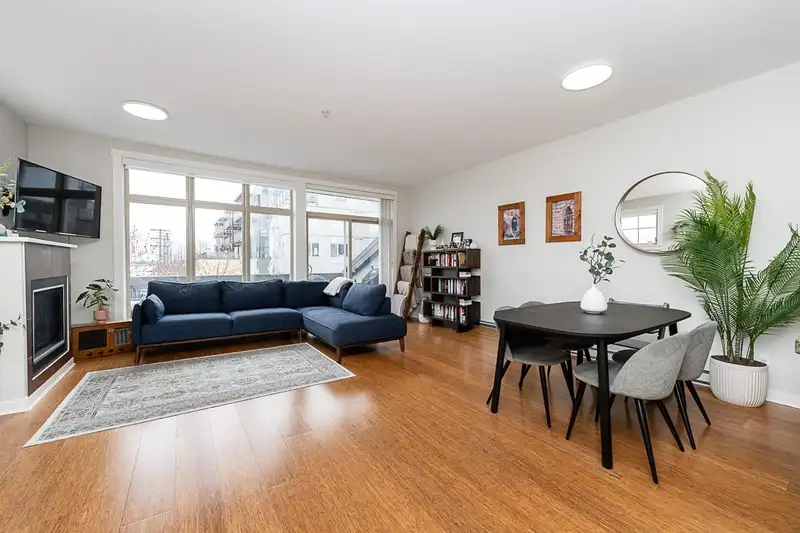 220 6111 LONDON ROAD - photo 2 of 33