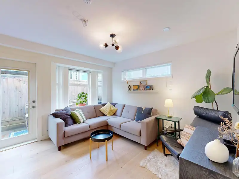 101 1672 E PENDER STREET - photo 4 of 21