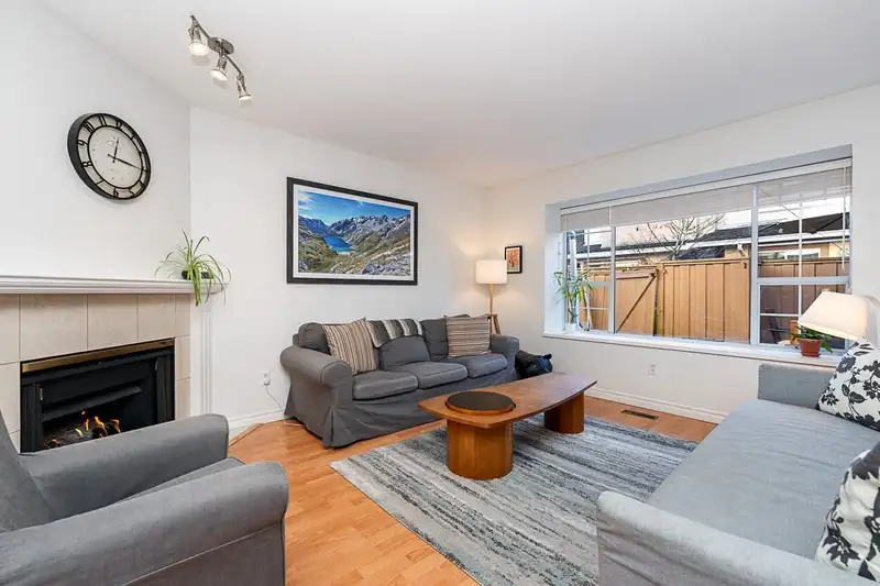10 901 W 17TH STREET - photo 1 of 33
