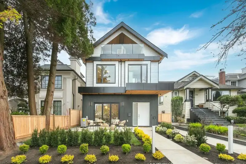 1 3708 W 18TH AVENUE - photo 1 of 39