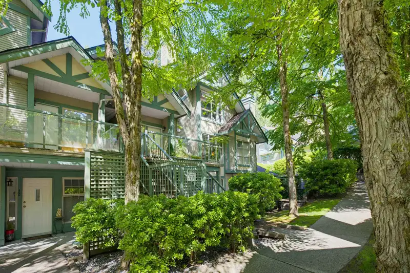 18 65 FOXWOOD DRIVE - photo 4 of 40