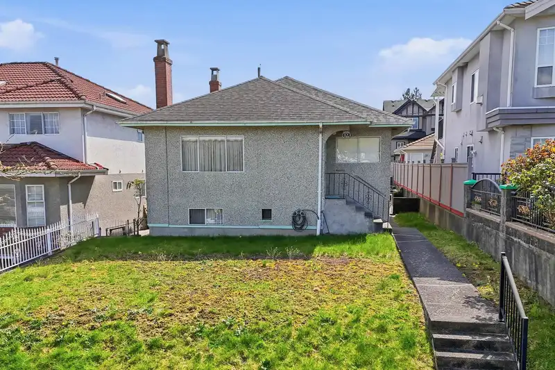 3090 KITCHENER STREET - photo 1 of 32