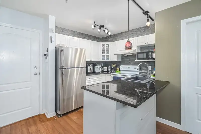 107 20896 57 AVENUE - photo 3 of 19