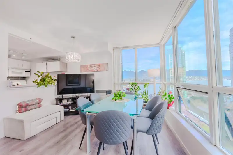 1204 555 JERVIS STREET - photo 2 of 40