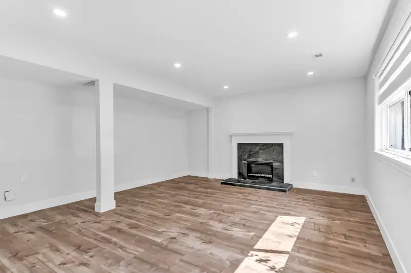 20431 40B AVENUE - photo 4 of 28