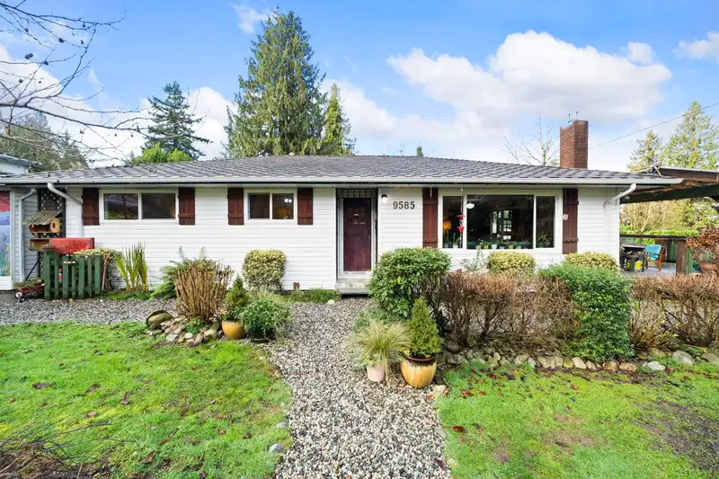 9585 DAWSON CRESCENT - photo 1 of 40