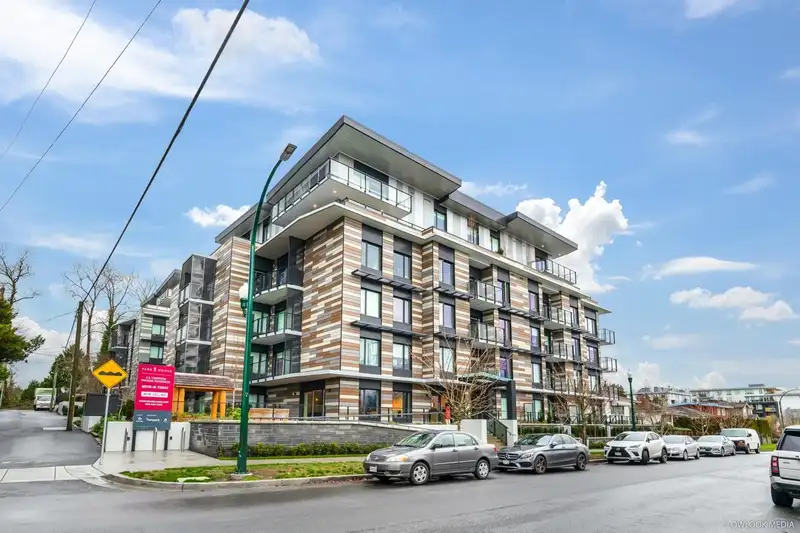 103 477 W 59TH AVENUE - photo 1 of 21