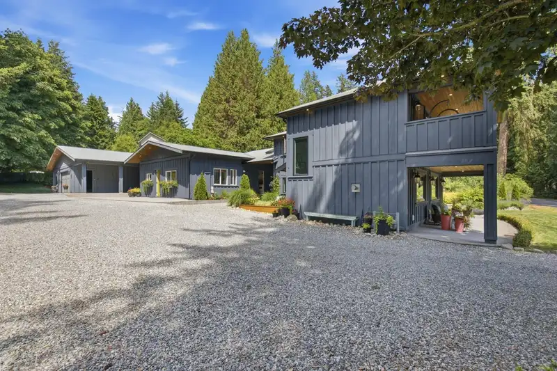 3552 BEACH AVENUE - photo 3 of 40