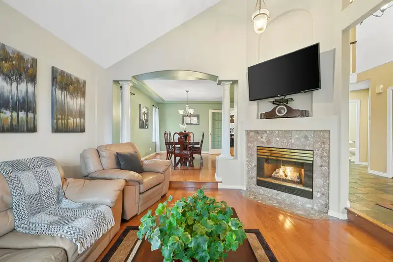19066 63B AVENUE - photo 3 of 31