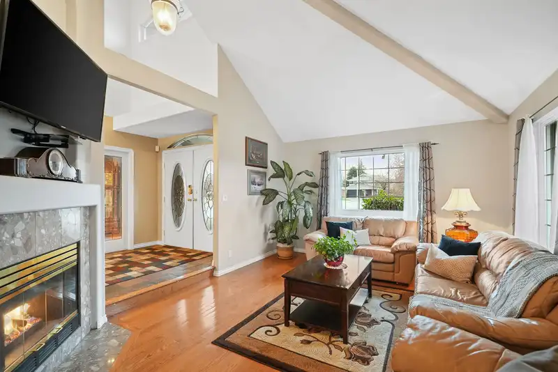 19066 63B AVENUE - photo 4 of 31