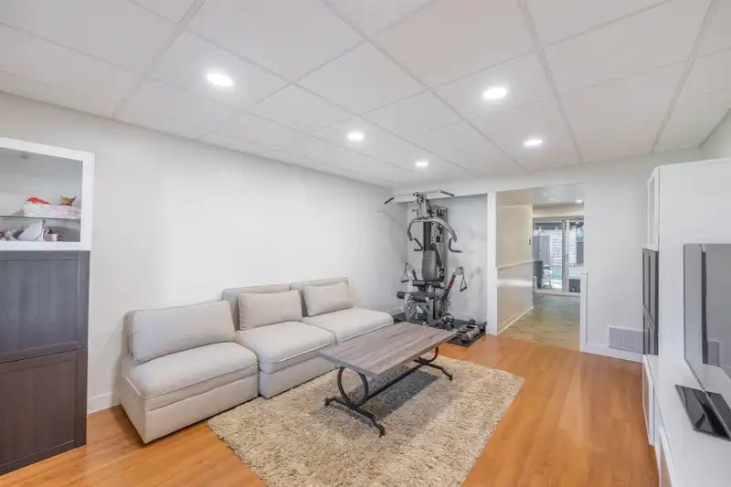 20978 92 AVENUE - photo 3 of 34