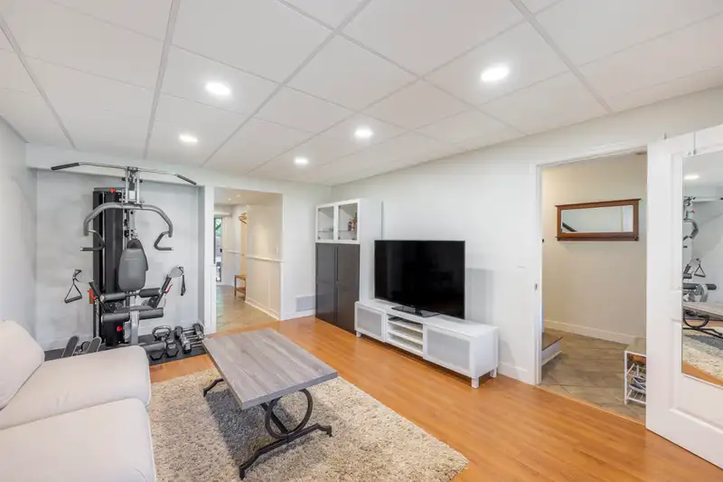 20978 92 AVENUE - photo 4 of 34