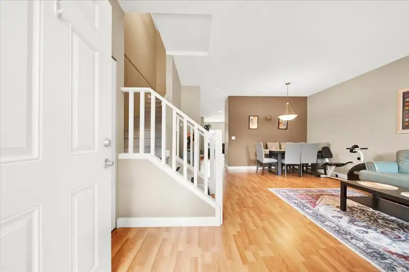 16628 60 AVENUE - photo 3 of 33