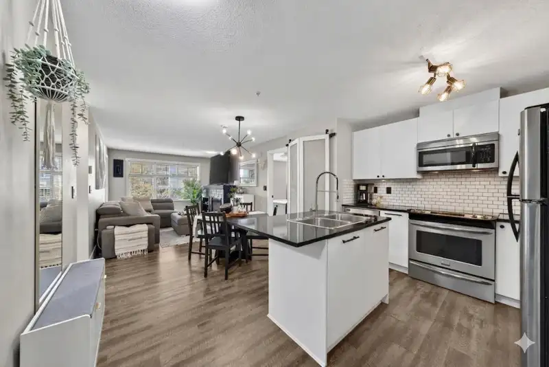 301 6500 194 STREET - photo 1 of 24