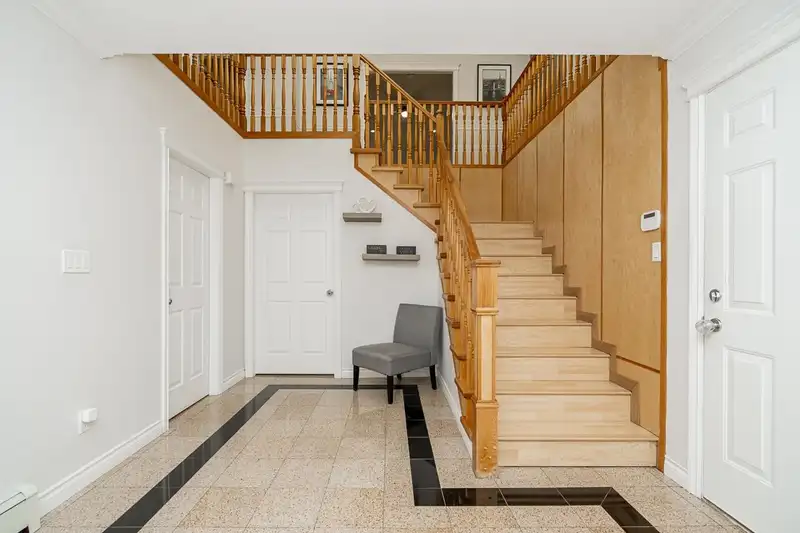 12773 90 AVENUE - photo 4 of 39