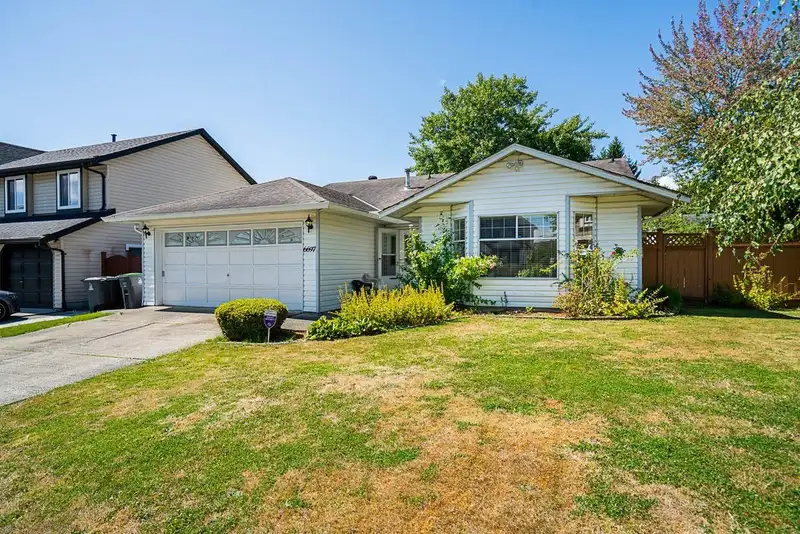 6697 141A STREET - photo 4 of 32