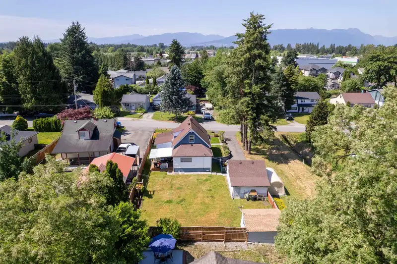 20290 WANSTEAD STREET - photo 4 of 40