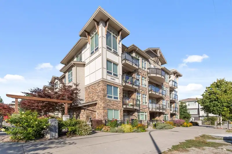 301 20861 83 AVENUE - photo 1 of 40