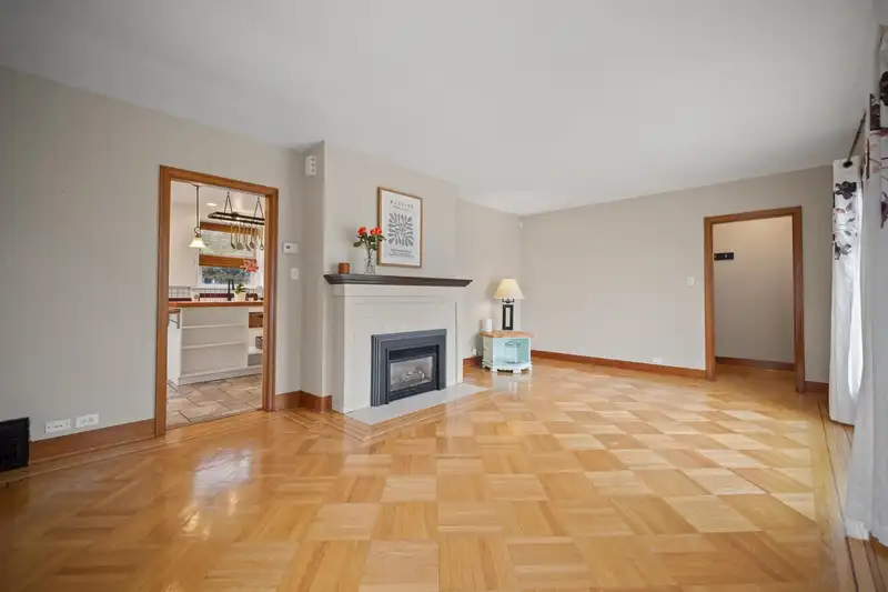 46005 RIVERSIDE DRIVE - photo 4 of 37