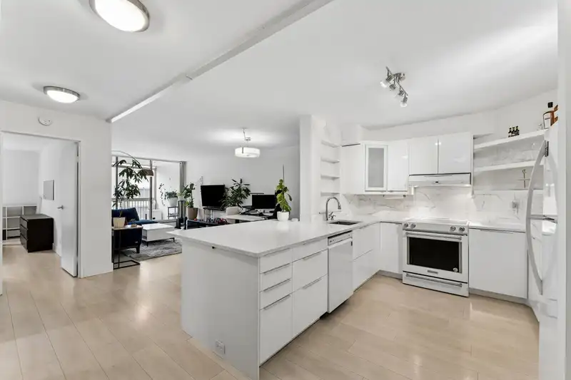 905 2024 FULLERTON AVENUE - photo 4 of 30