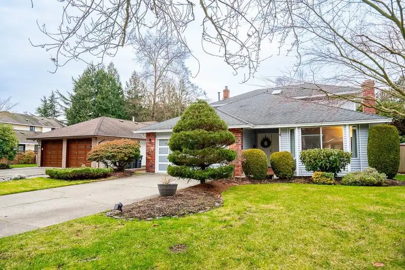 1285 163A STREET - photo 2 of 37