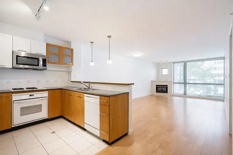 609 7831 WESTMINSTER HIGHWAY - photo 2 of 14