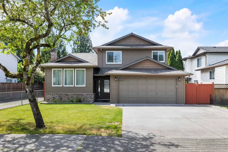 21242 92 AVENUE - photo 1 of 40