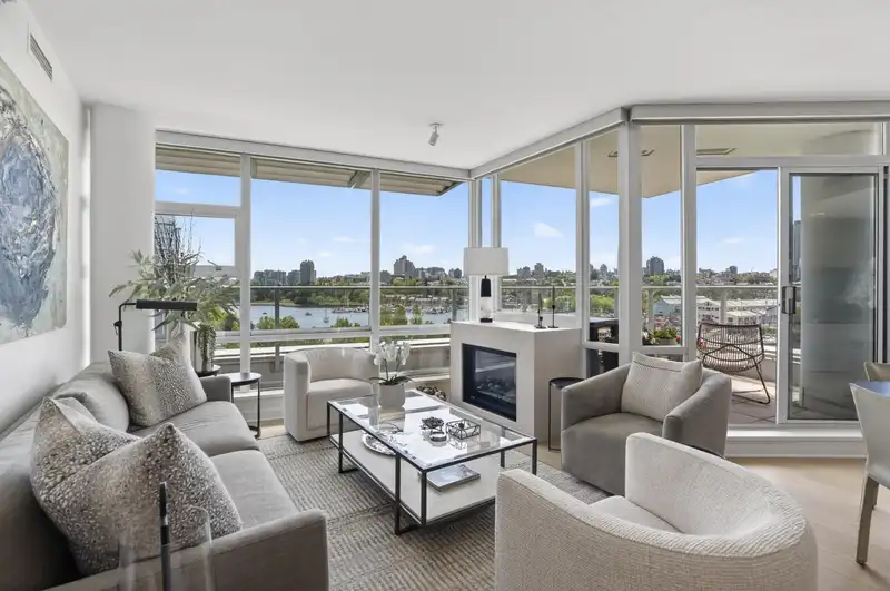 801 633 KINGHORNE MEWS - photo 4 of 40