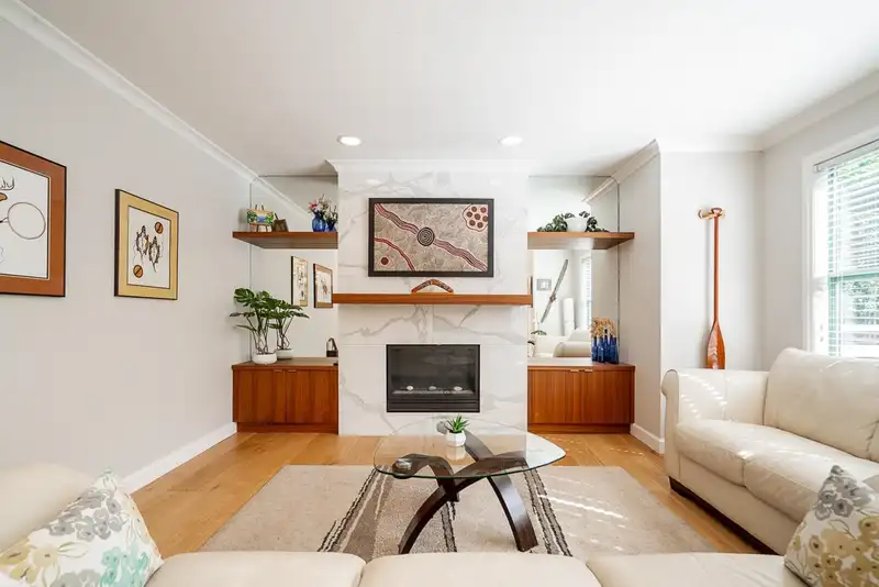 11 229 E 8TH STREET - photo 3 of 33