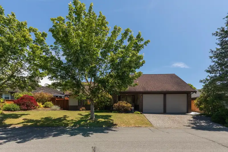 748 JUNIPER PLACE - photo 2 of 39