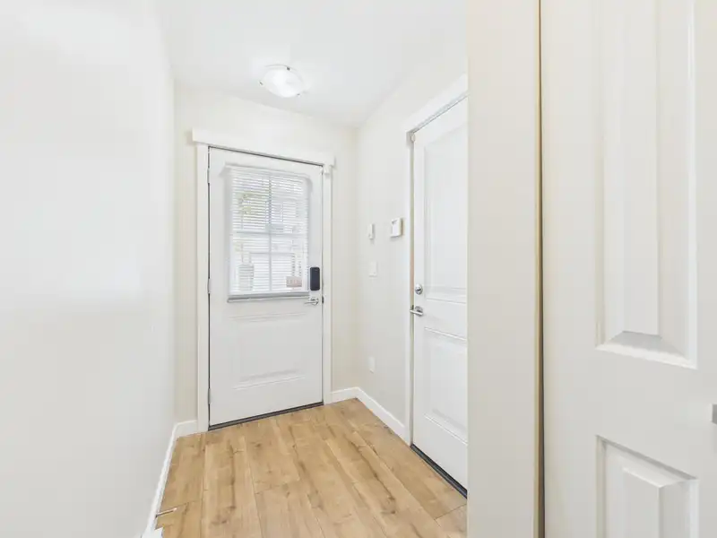 40 9728 ALEXANDRA ROAD - photo 2 of 34