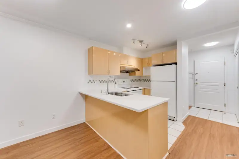 210 4989 DUCHESS STREET - photo 4 of 19
