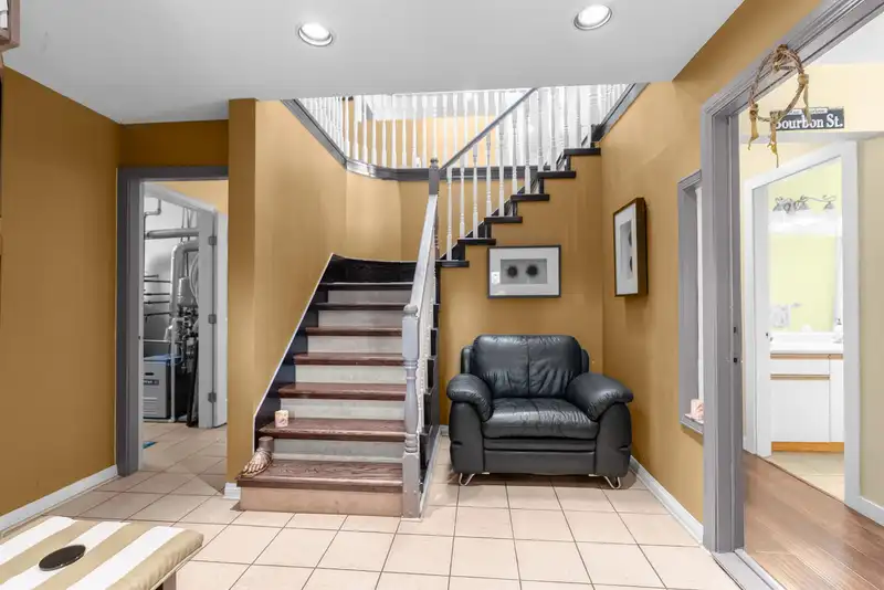 14075 110A AVENUE - photo 2 of 32