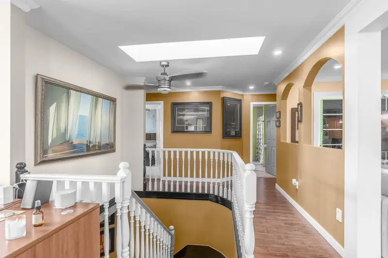 14075 110A AVENUE - photo 4 of 32
