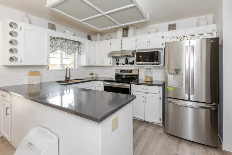 83 21138 88 AVENUE - photo 3 of 27